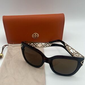 TORY BURCH ECLECTIC CHEVRON TORTISE SUN GLASSES WITH GOLD DETAIL